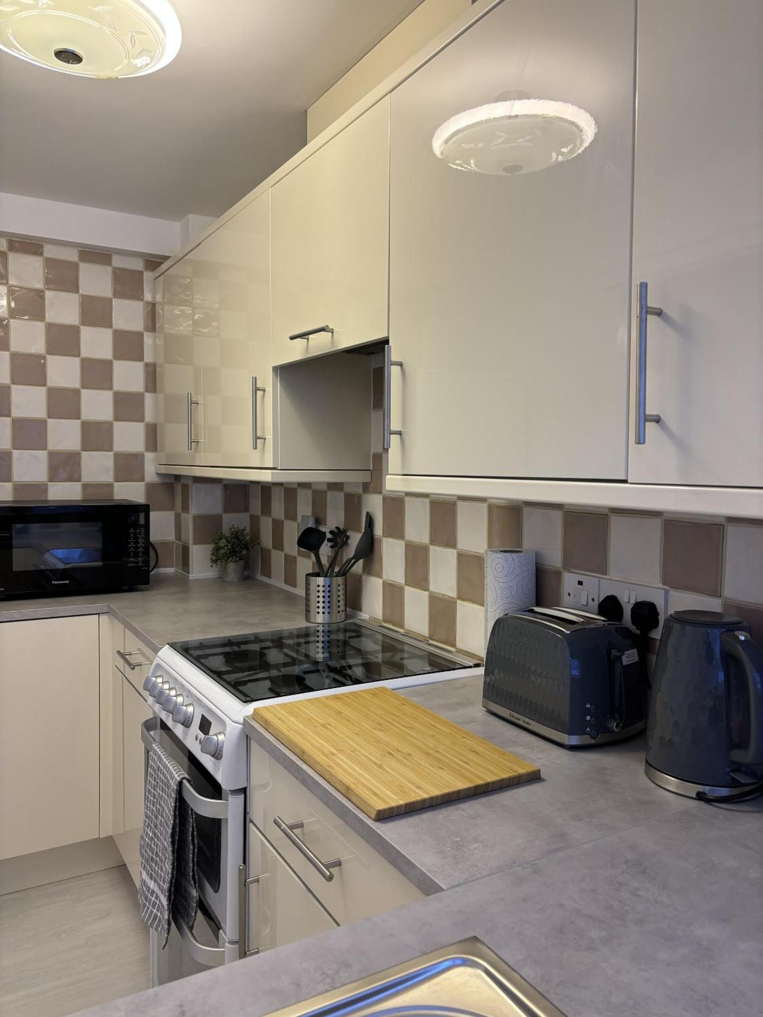 Cosy Corner - 2 Beds, Free Parking, Next To Southampton General Hospital Villa ภายนอก รูปภาพ